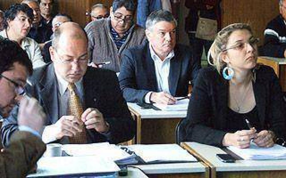 Sigue el conflicto por la presidencia del bloque massista