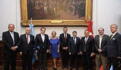 Godoy ratificado como presidente de la Comisi�n de Relaciones Exteriores