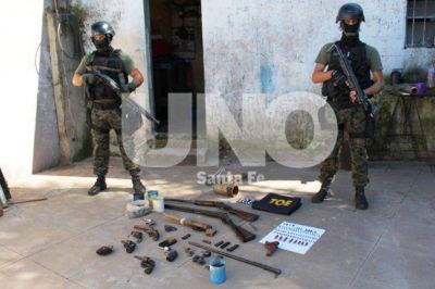 En operativos conjuntos, secuestraron una docena de armas de fuego en Santa Fe y Sauce Viejo