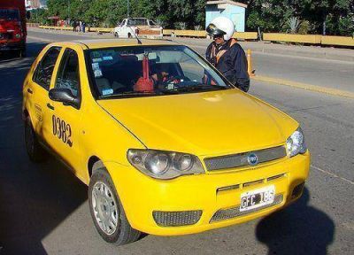 Violentos incidentes entre taxistas y remiseros por el transporte interjurisdiccional