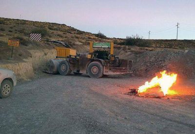 Profesionales y t�cnicos mineros est�n de paro. Acusan a Minera Santa Cruz de no valorar la jerarqu�a de su personal