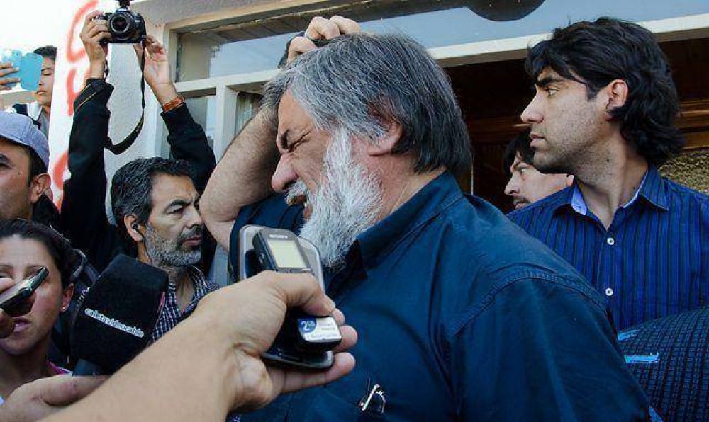 El Intendente de Caleta Olivia no inaugur� el periodo legislativo y atac� a todos para defenderse
