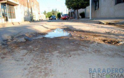 �Vivimos en la calle en peor estado de toda la ciudad�