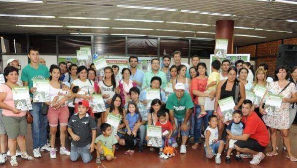 Vecinos obtuvieron los boletos de los terrenos donde viven