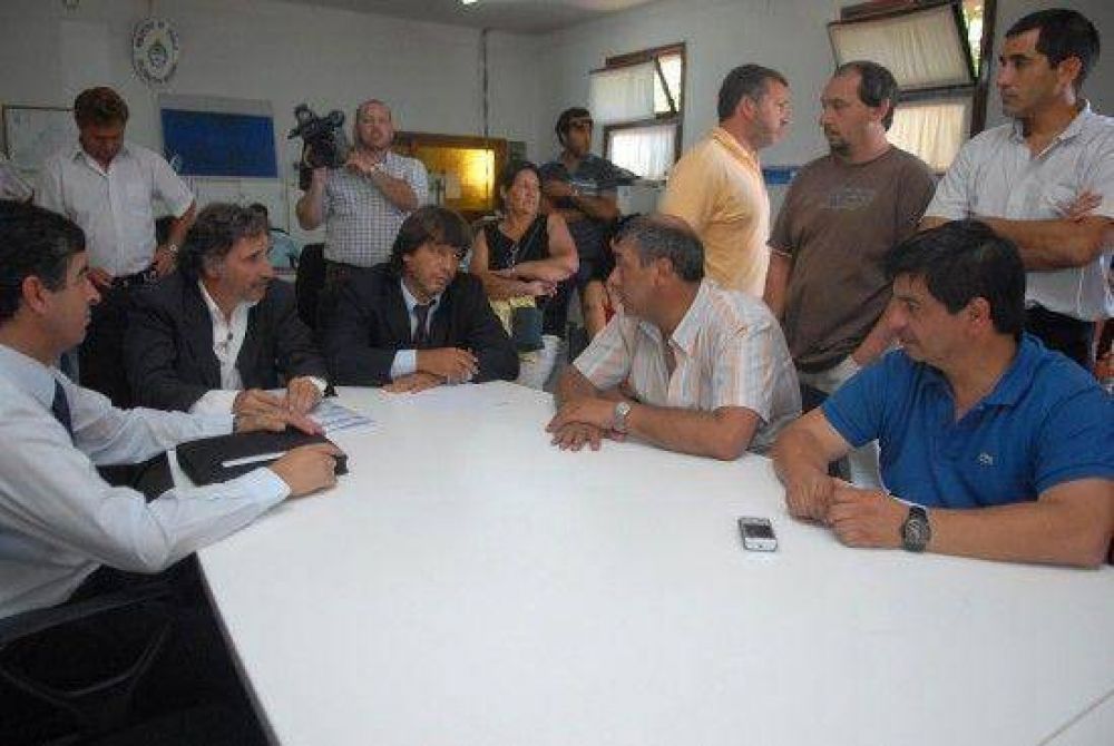 Obreros de la fruta quieren volver a discutir los salarios  