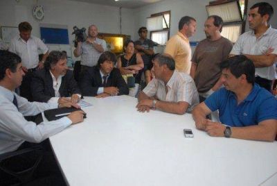 Obreros de la fruta quieren volver a discutir los salarios  