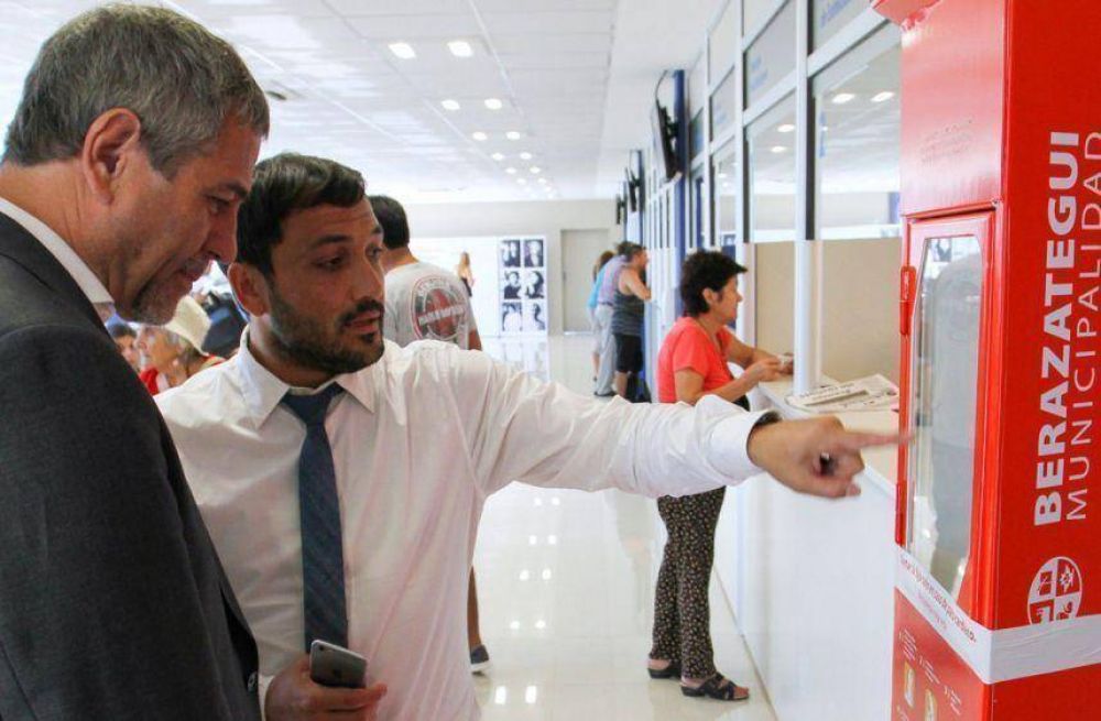 El Intendente de Avellaneda recorri� el nuevo palacio municipal de Berazategui