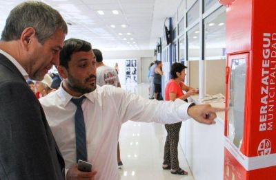El Intendente de Avellaneda recorri� el nuevo palacio municipal de Berazategui