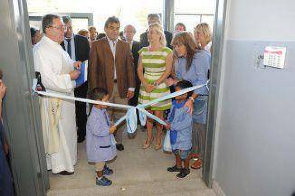 Inauguraron dos nuevos jardines en Quilmes y uno en Varela