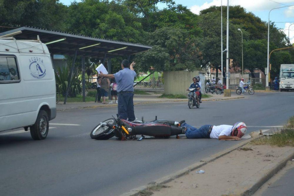 Tres motociclistas resultaron con heridas por �culpa� de dos perros