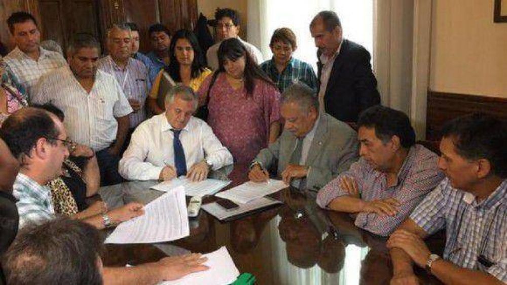 Los estatales consiguieron un aumento salarial