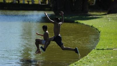 El verano no se quiere ir y en casi todo el pa�s el term�metro super� los 30�