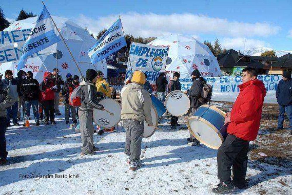 Marcantiles reclaman en Catedral por incumplimiento