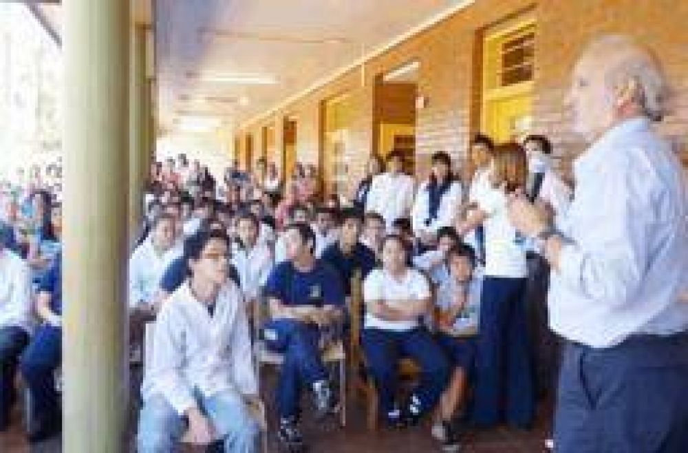 �El desaf�o es que el joven y el adulto puedan seguir estudiando�, destac� Jacobo