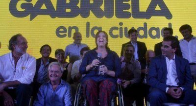 En su lanzamiento, Michetti intent� pegarse a Macri