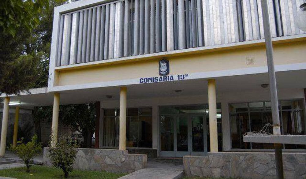 Mujer brutalmente golpeada por menores para robarle el celular