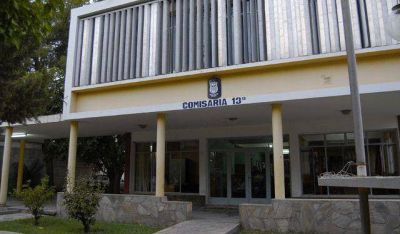 Mujer brutalmente golpeada por menores para robarle el celular