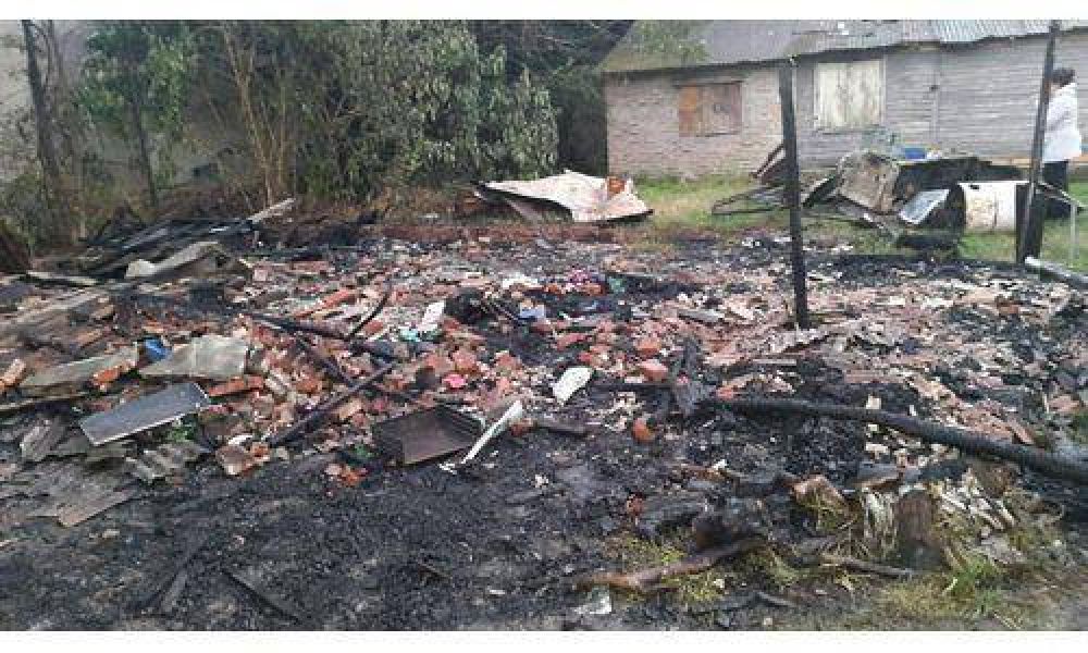 Un incendio destruy� su casa y piden ayuda
