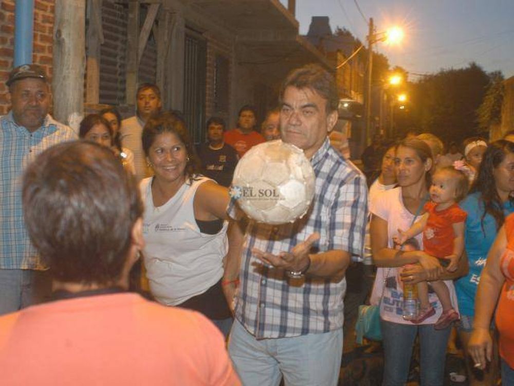 Asfalto y luminarias para Itat�
