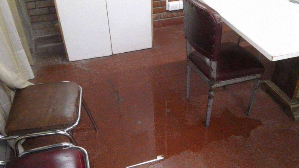 El Mosconi con agua adentro