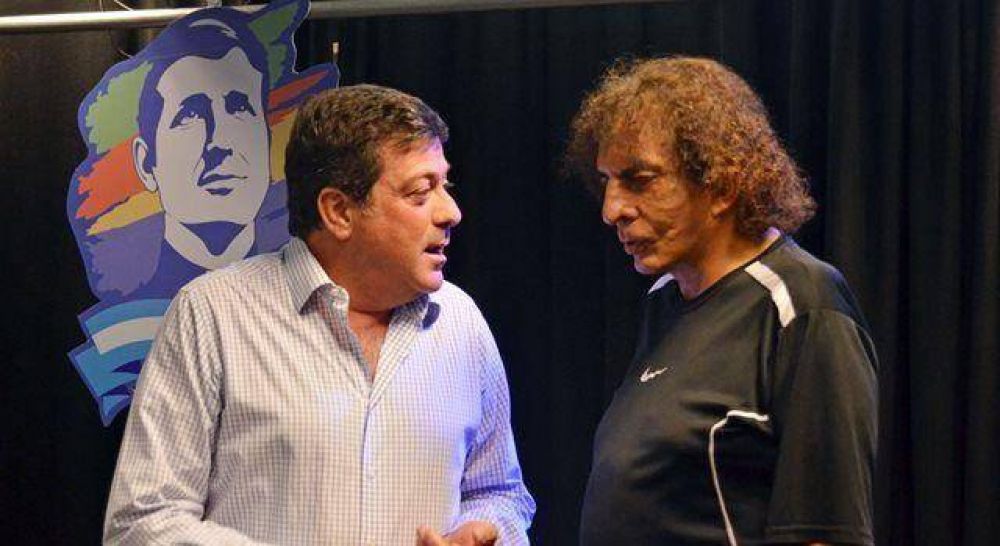 El campamento mariottista de Lomas �hasta las manos� para escuchar a Dolina en su programa de radio