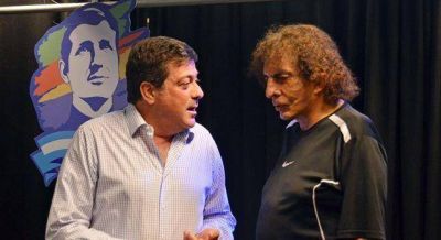 El campamento mariottista de Lomas �hasta las manos� para escuchar a Dolina en su programa de radio