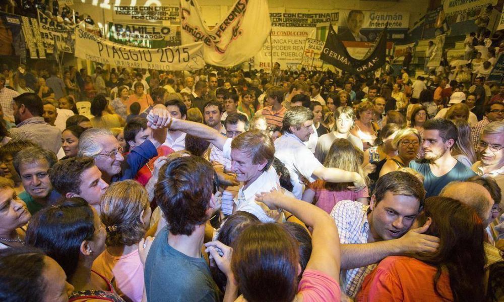 Bahillo lanz� su precandidatura a gobernador en un multitudinario acto