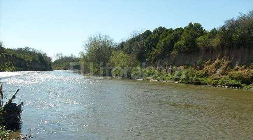 El r�o Carcara�� crece y amenaza varias localidades del sur provincial