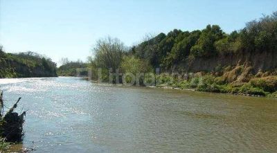 El r�o Carcara�� crece y amenaza varias localidades del sur provincial