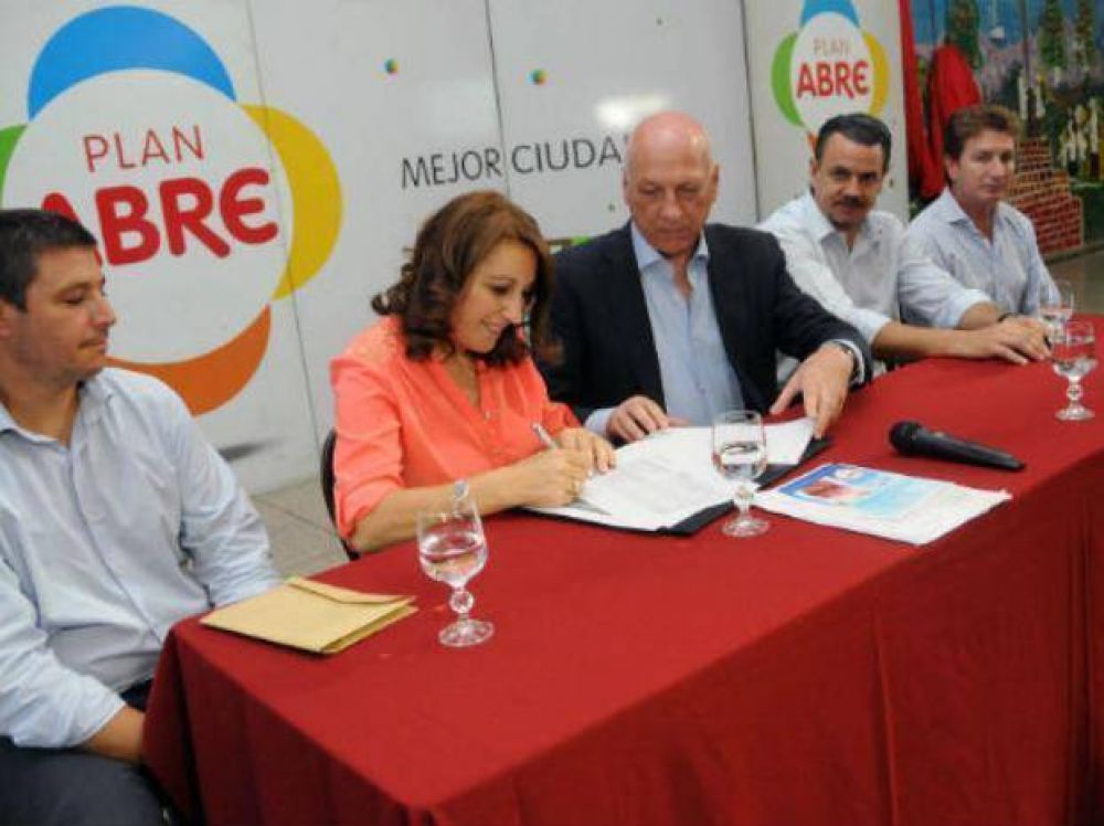 Provincia y municipio reforman el Fonavi de Donado y Mendoza