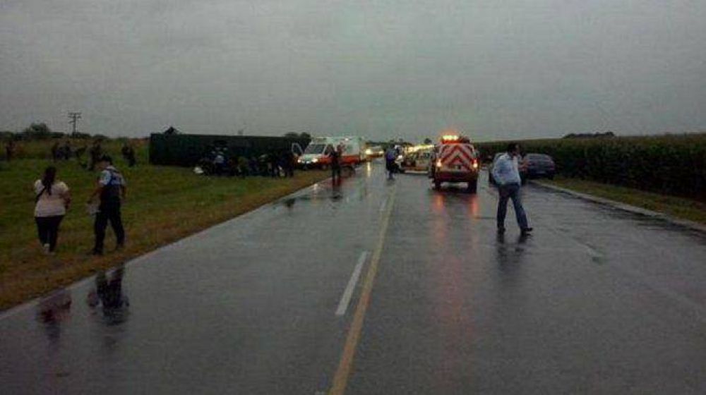 Chocaron un cami�n y un micro que trasladaba gendarmes: un efectivo muerto