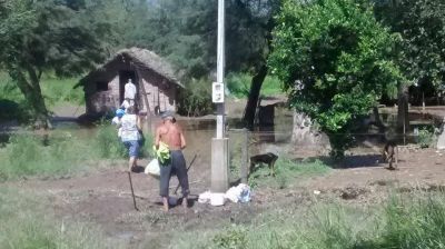 La situaci�n mejora en las zonas inundadas, pero a�n quedan familias aisladas
