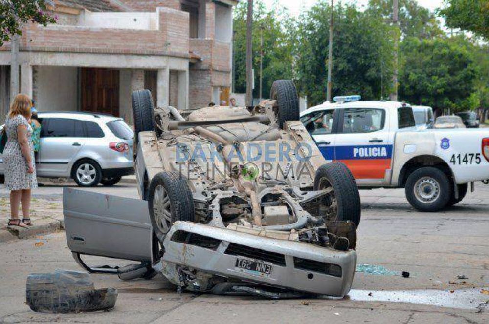 Choque y vuelco en Emilio Genoud y Saavedra