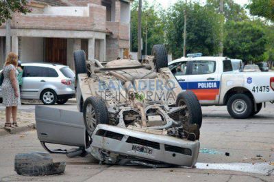 Choque y vuelco en Emilio Genoud y Saavedra