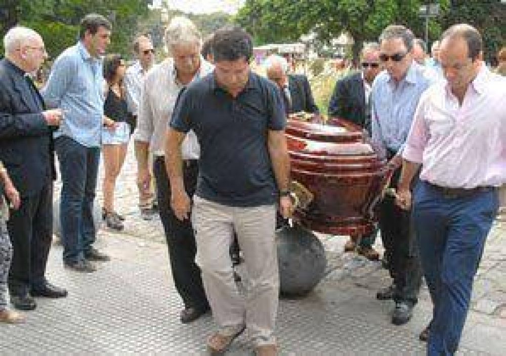 Inhumaron en el cementerio de la Recoleta los restos de Omar Bello