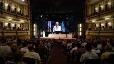 El mundo pol�tico estuvo pendiente de la convenci�n radical