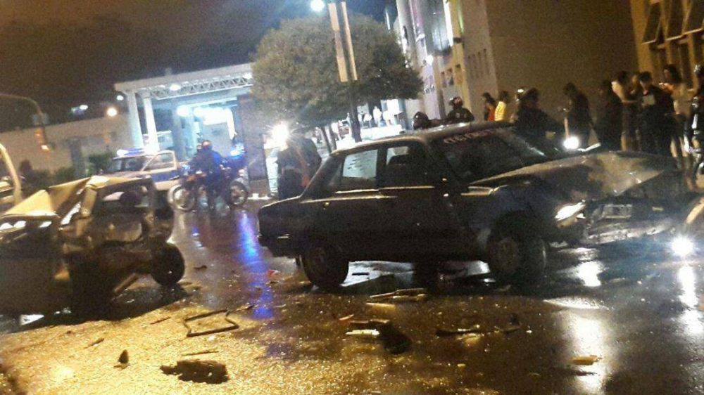 Un tremendo choque en la zona de la terminal dej� un herido