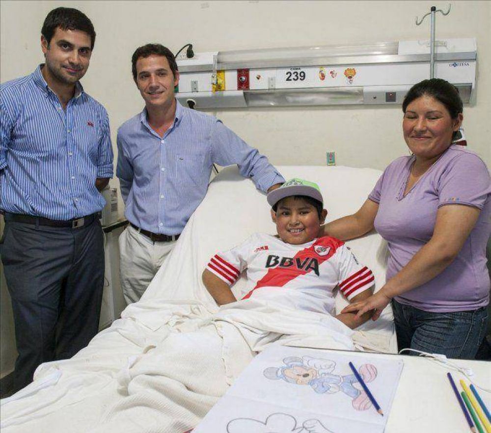 In�dita operaci�n de tumor a un ni�o en el Materno