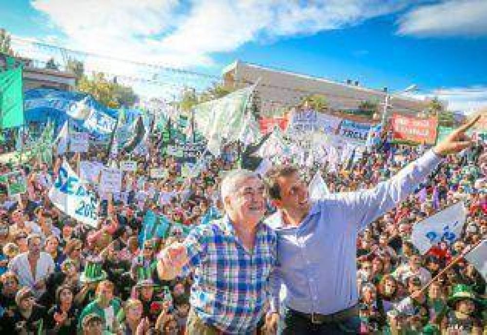 Massa busca acuerdos provinciales para compensar las fugas radicales