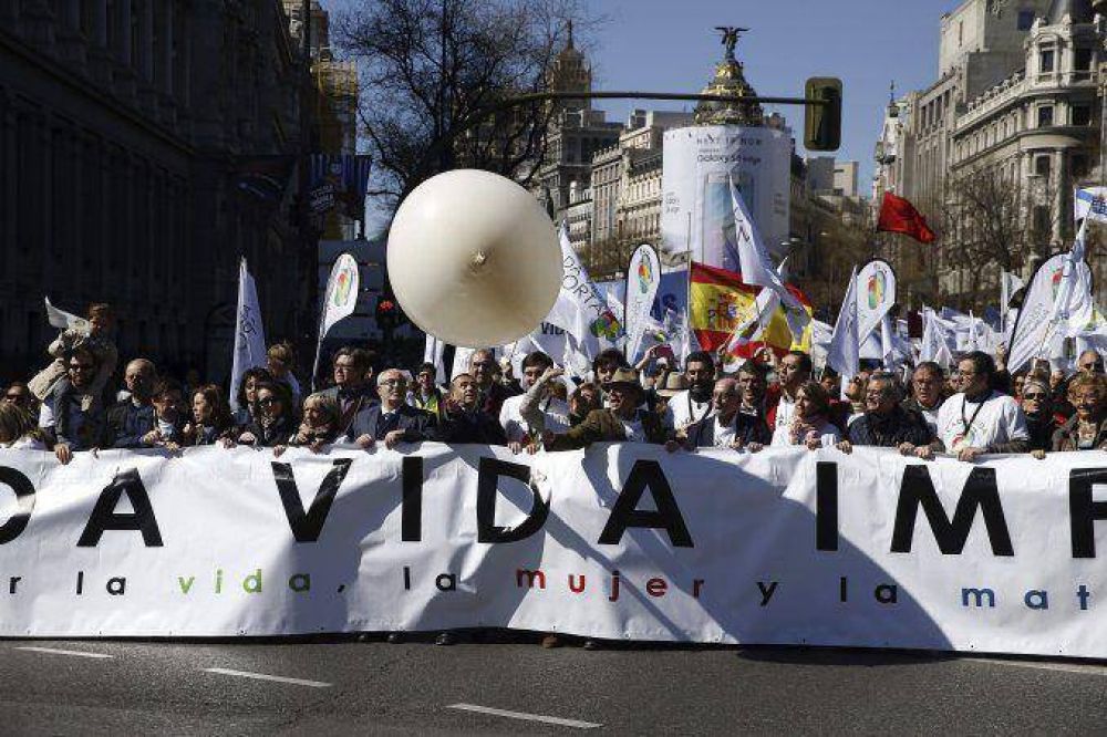 Miles de personas se manifiestan en Madrid contra el aborto