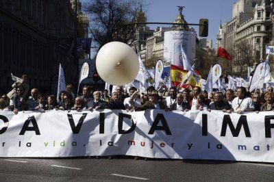 Miles de personas se manifiestan en Madrid contra el aborto