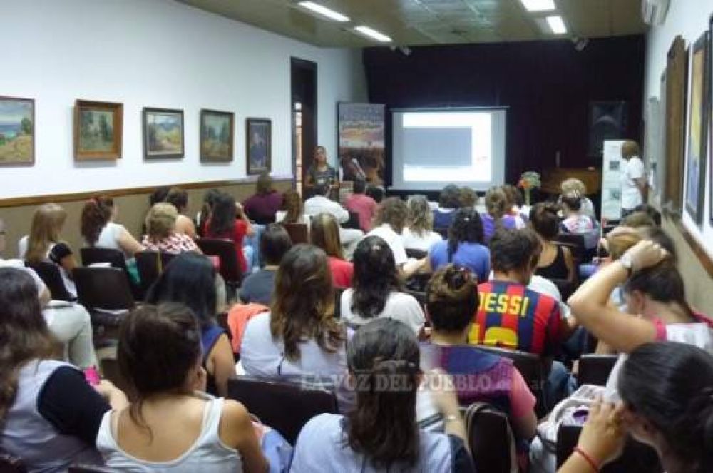 Realizan un taller sobre violencia intrafamiliar