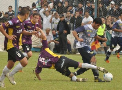 Villa Mitre, Tiro y Liniers no le pierden pisada a los punteros