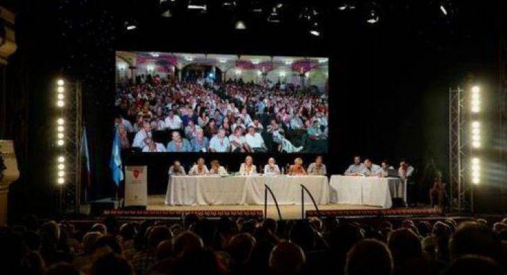 Ayala: �De ninguna manera el radicalismo va a perder identidad