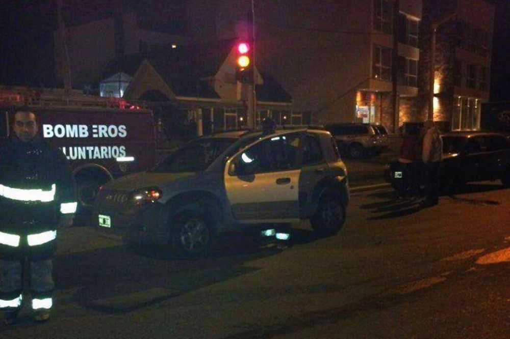 Choco dos autos, huyo y lo atraparon