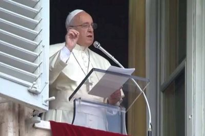 Papa Francisco: Que la persecuci�n contra los cristianos que el mundo trata de esconder, termine y que haya paz