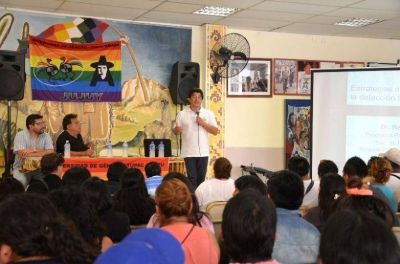 LA TUPAC AMARU BRIND� CURSO DE CAPACITACI�N EN VIH/SIDA	