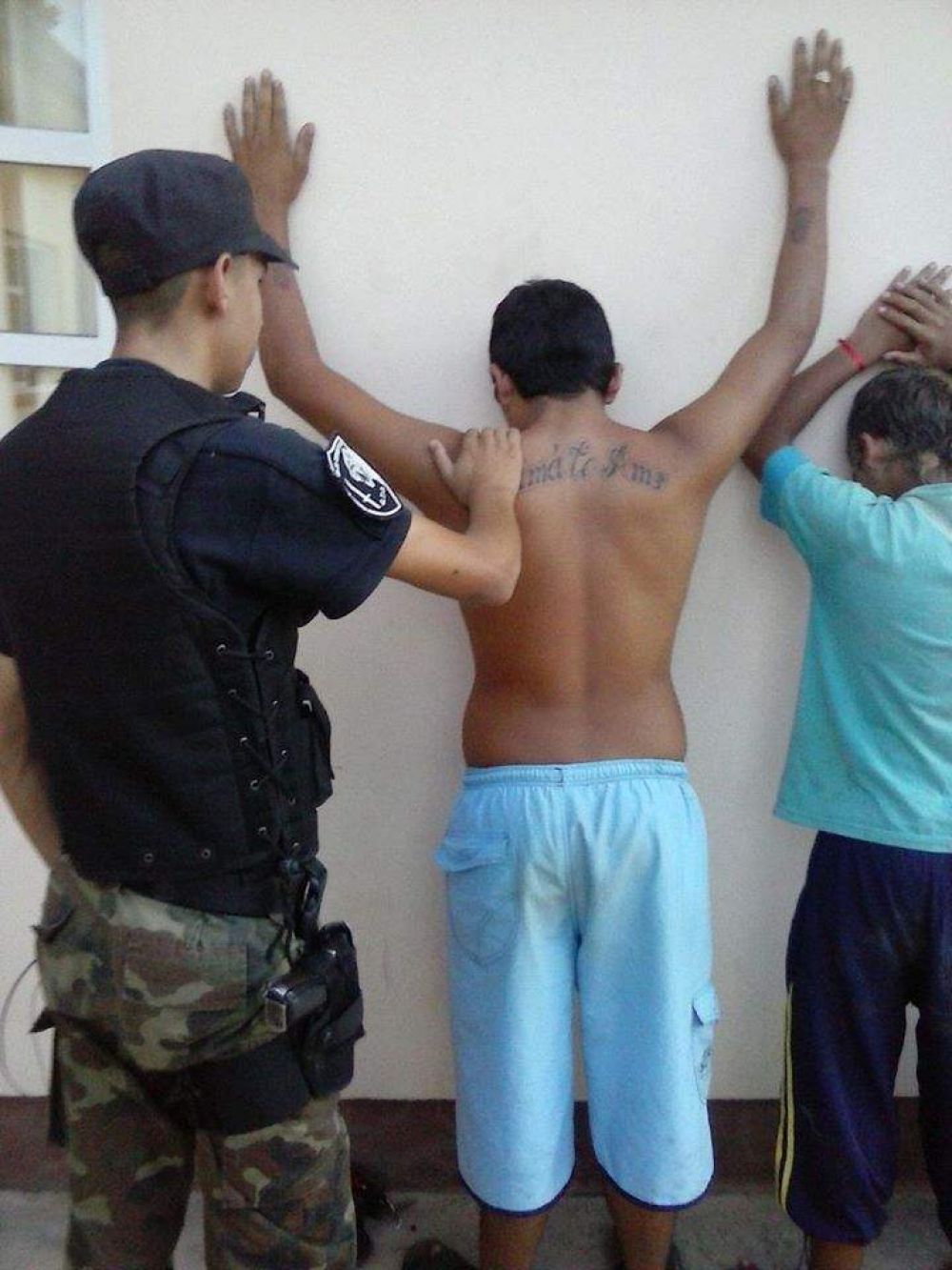 Detienen a joven con pedido de captura