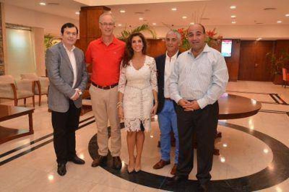 La Gobernadora dio la bienvenida a los participantes de la reuni�n del COFESA