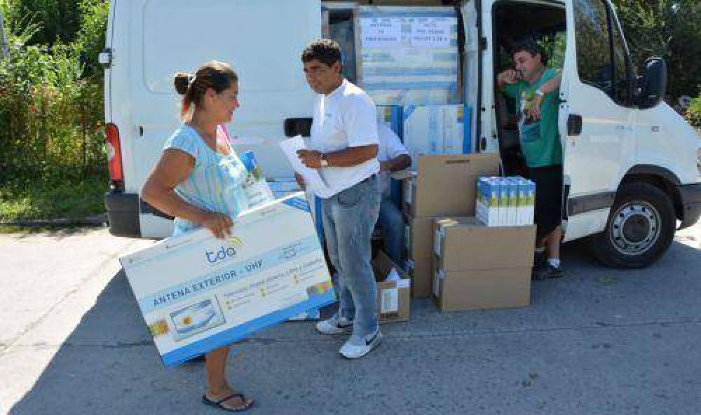Cientos de familias se beneficiaron con el decodificador y antena de televisi�n digital